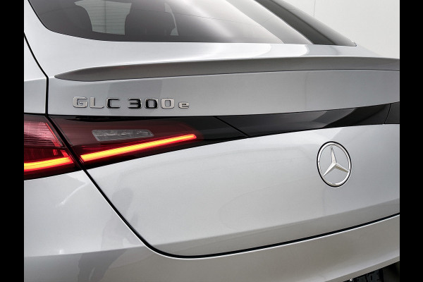 Mercedes-Benz GLC Coupé 300e 4MATIC Sport Edition | Premium | Nightpakket | Treeplanken in aluminiumlook | Trekhaak | DISTRONIC | AMG spoiler | URBAN GUARD Plus | Smartphone-integratie | Sfeerverlichting |