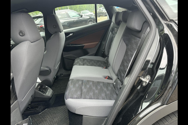 Volkswagen ID.5 PRO PERFORMANCE 77 kWh SOH 92% | CAMERA | STOEL + STUURVERWARMING | RIJKLAAR GELEVERD MET 12 MND BOVAG GARANTIE |