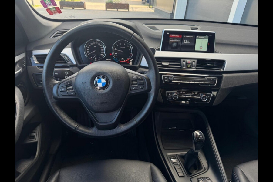 BMW X1 1.8i sDrive Executive | Trekhaak | Groot scherm