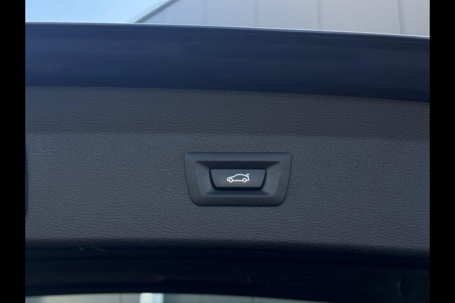 BMW X1 1.8i sDrive Executive | Trekhaak | Groot scherm