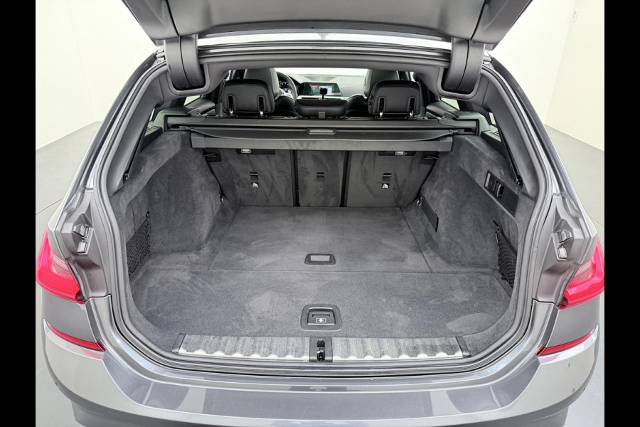 BMW 3 Serie Touring 320i Executive M Sport PANORAMADAK | ADAPTIVE CRUISE | BMW DEALER ONDERHOUDEN | GROOT ONDERHOUD GEHAD | RIJKLAAR | ELEKTRISCHE ACHTERKLEP | CAMERA | STOELVERWARMING | 12 MND BOVAG GARANTIE | APPLE CARPLAY