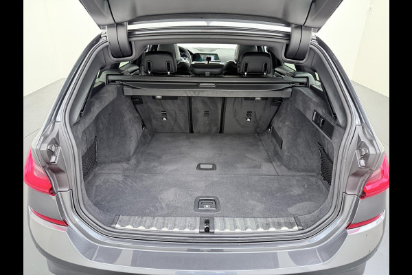 BMW 3 Serie Touring 320i Executive M Sport PANORAMADAK | ADAPTIVE CRUISE | BMW DEALER ONDERHOUDEN | GROOT ONDERHOUD GEHAD | RIJKLAAR | ELEKTRISCHE ACHTERKLEP | CAMERA | STOELVERWARMING | 12 MND BOVAG GARANTIE | APPLE CARPLAY