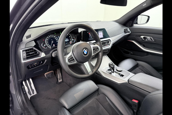 BMW 3 Serie Touring 320i Executive M Sport PANORAMADAK | ADAPTIVE CRUISE | BMW DEALER ONDERHOUDEN | GROOT ONDERHOUD GEHAD | RIJKLAAR | ELEKTRISCHE ACHTERKLEP | CAMERA | STOELVERWARMING | 12 MND BOVAG GARANTIE | APPLE CARPLAY