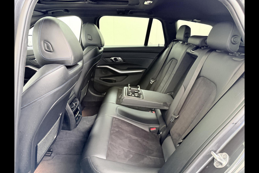 BMW 3 Serie Touring 320i Executive M Sport PANORAMADAK | ADAPTIVE CRUISE | BMW DEALER ONDERHOUDEN | GROOT ONDERHOUD GEHAD | RIJKLAAR | ELEKTRISCHE ACHTERKLEP | CAMERA | STOELVERWARMING | 12 MND BOVAG GARANTIE | APPLE CARPLAY