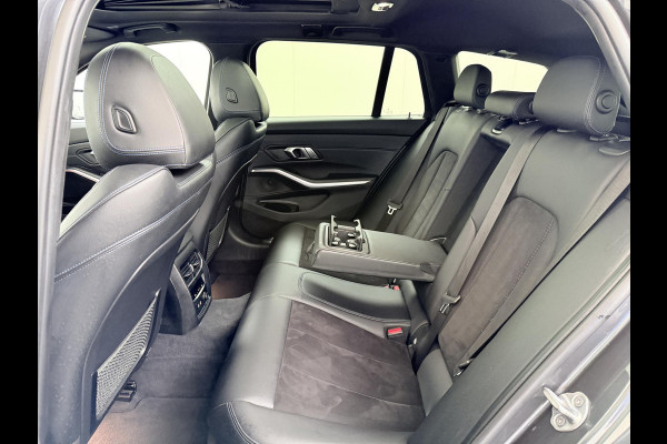 BMW 3 Serie Touring 320i Executive M Sport PANORAMADAK | ADAPTIVE CRUISE | BMW DEALER ONDERHOUDEN | GROOT ONDERHOUD GEHAD | RIJKLAAR | ELEKTRISCHE ACHTERKLEP | CAMERA | STOELVERWARMING | 12 MND BOVAG GARANTIE | APPLE CARPLAY