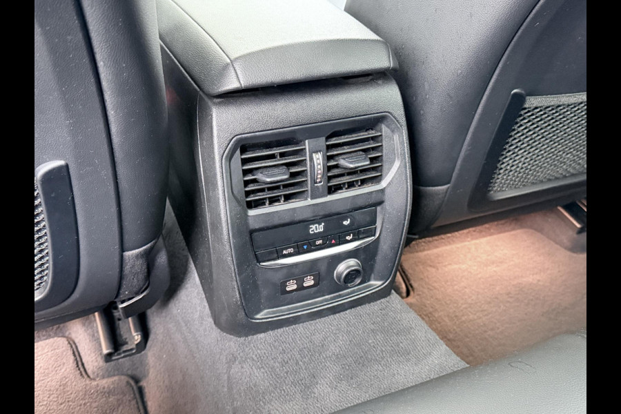BMW 3 Serie Touring 320i Executive M Sport PANORAMADAK | ADAPTIVE CRUISE | BMW DEALER ONDERHOUDEN | GROOT ONDERHOUD GEHAD | RIJKLAAR | ELEKTRISCHE ACHTERKLEP | CAMERA | STOELVERWARMING | 12 MND BOVAG GARANTIE | APPLE CARPLAY
