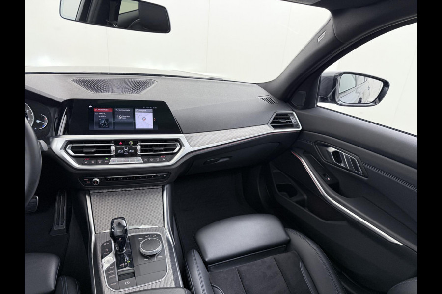 BMW 3 Serie Touring 320i Executive M Sport PANORAMADAK | ADAPTIVE CRUISE | BMW DEALER ONDERHOUDEN | GROOT ONDERHOUD GEHAD | RIJKLAAR | ELEKTRISCHE ACHTERKLEP | CAMERA | STOELVERWARMING | 12 MND BOVAG GARANTIE | APPLE CARPLAY