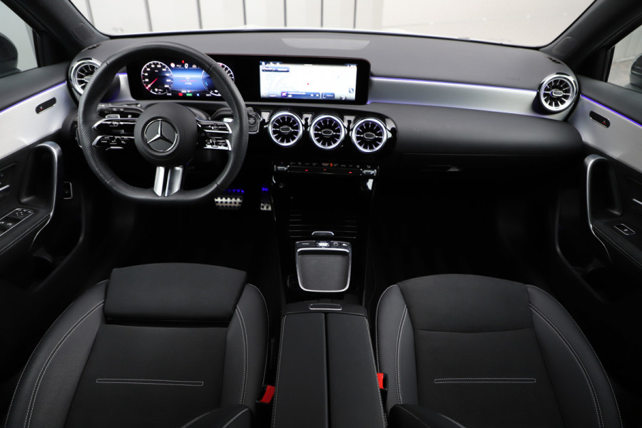 Mercedes-Benz A-Klasse 250e AMG | 218PK | Sfeerverlichting | Widescreen | Stuurverwarming | ACC+ | Standkachel | Camera | 2025.