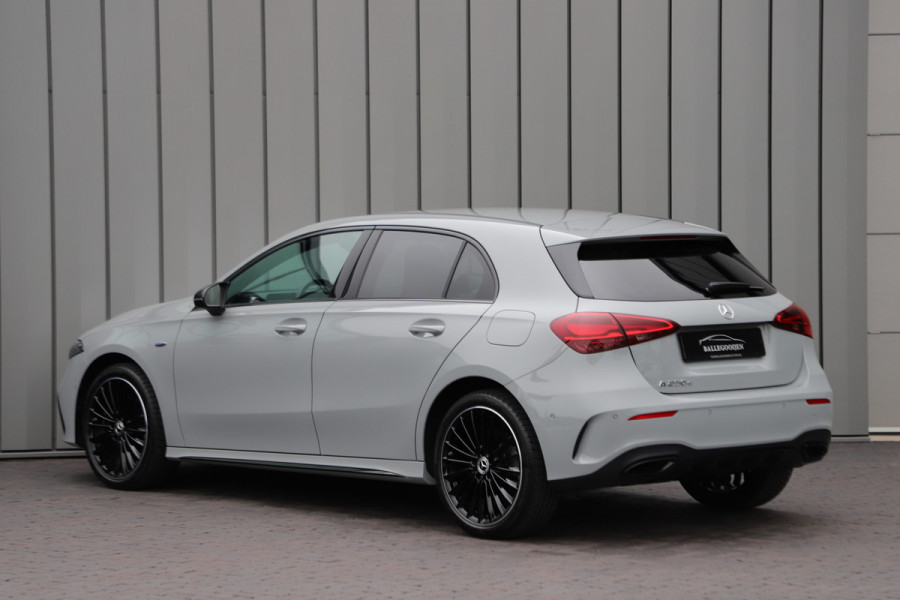 Mercedes-Benz A-Klasse 250e AMG | 218PK | Sfeerverlichting | Widescreen | Stuurverwarming | ACC+ | Standkachel | Camera | 2025.