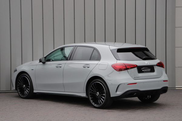 Mercedes-Benz A-Klasse 250e AMG | 218PK | Sfeerverlichting | Widescreen | Stuurverwarming | ACC+ | Standkachel | Camera | 2025.
