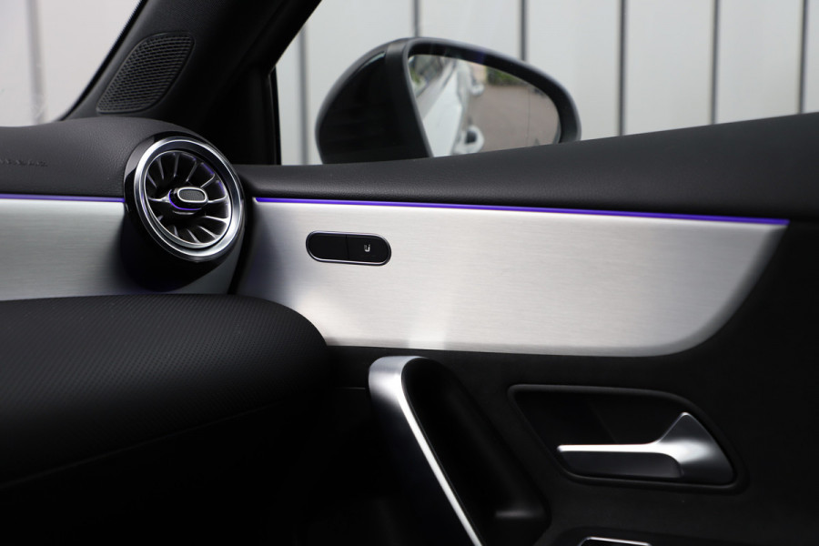 Mercedes-Benz A-Klasse 250e AMG | 218PK | Sfeerverlichting | Widescreen | Stuurverwarming | ACC+ | Standkachel | Camera | 2025.