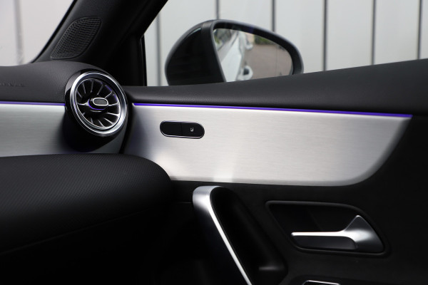 Mercedes-Benz A-Klasse 250e AMG | 218PK | Sfeerverlichting | Widescreen | Stuurverwarming | ACC+ | Standkachel | Camera | 2025.