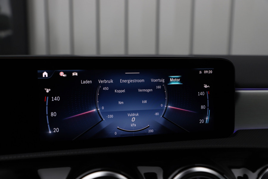 Mercedes-Benz A-Klasse 250e AMG | 218PK | Sfeerverlichting | Widescreen | Stuurverwarming | ACC+ | Standkachel | Camera | 2025.
