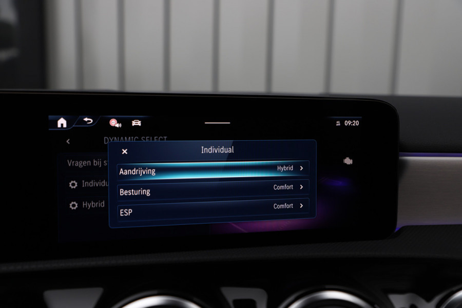 Mercedes-Benz A-Klasse 250e AMG | 218PK | Sfeerverlichting | Widescreen | Stuurverwarming | ACC+ | Standkachel | Camera | 2025.