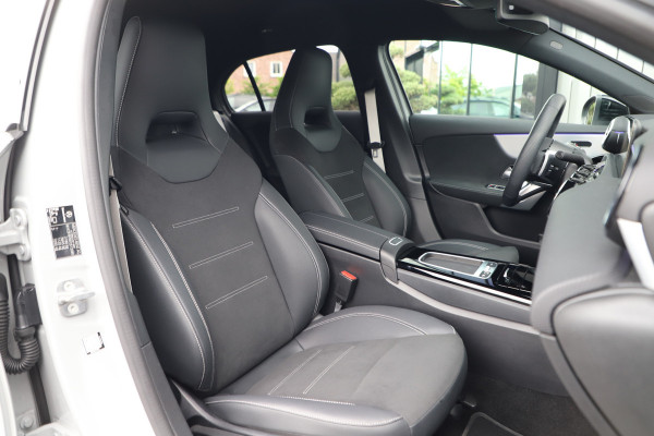 Mercedes-Benz A-Klasse 250e AMG | 218PK | Sfeerverlichting | Widescreen | Stuurverwarming | ACC+ | Standkachel | Camera | 2025.