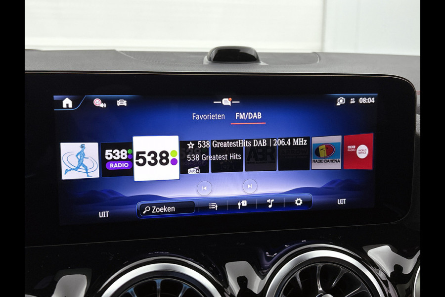 Mercedes-Benz EQA 250+ Business Solution AMG 71 kWh | Trekhaak | 20" multispaaks AMG velgen | Panoramaschuifdak | Smartphone integratie | 360° camera | Sierdelen in Star Pattern | Burmester Surround Sound |