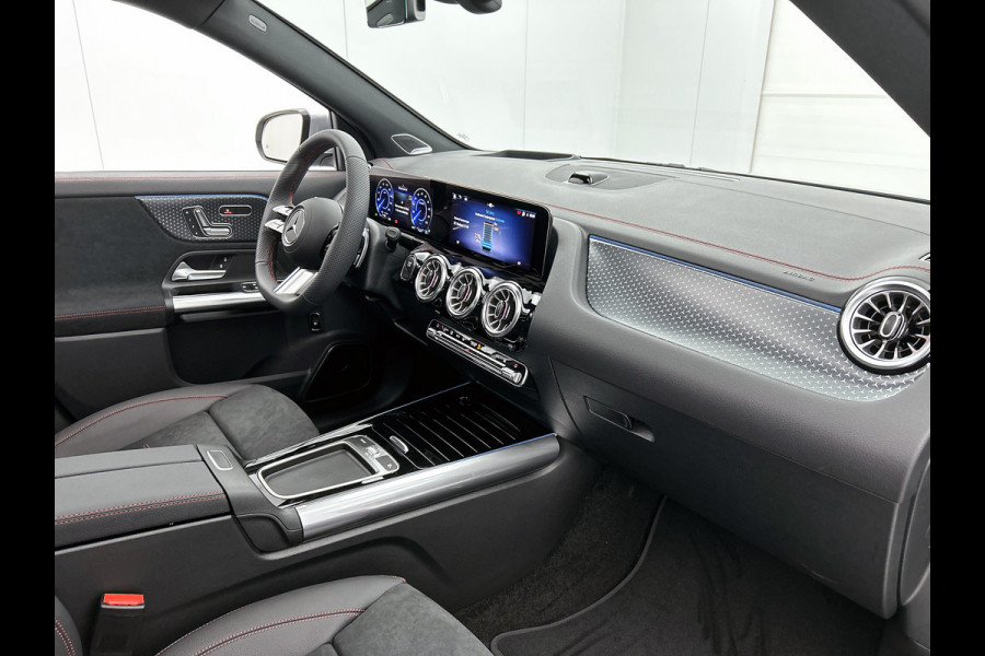 Mercedes-Benz EQA 250+ Business Solution AMG 71 kWh | Trekhaak | 20" multispaaks AMG velgen | Panoramaschuifdak | Smartphone integratie | 360° camera | Sierdelen in Star Pattern | Burmester Surround Sound |