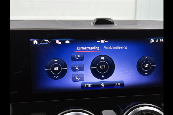 Mercedes-Benz EQA 250+ Business Solution AMG 71 kWh | Trekhaak | 20" multispaaks AMG velgen | Panoramaschuifdak | Smartphone integratie | 360° camera | Sierdelen in Star Pattern | Burmester Surround Sound |