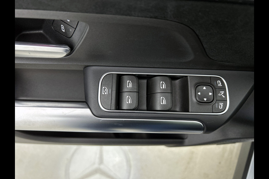 Mercedes-Benz EQA 250+ Business Solution AMG 71 kWh | Trekhaak | 20" multispaaks AMG velgen | Panoramaschuifdak | Smartphone integratie | 360° camera | Sierdelen in Star Pattern | Burmester Surround Sound |