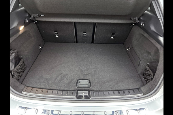 Mercedes-Benz EQA 250+ Business Solution AMG 71 kWh | Trekhaak | 20" multispaaks AMG velgen | Panoramaschuifdak | Smartphone integratie | 360° camera | Sierdelen in Star Pattern | Burmester Surround Sound |