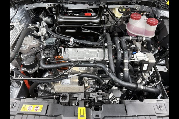 Mercedes-Benz EQA 250+ Business Solution AMG 71 kWh | Trekhaak | 20" multispaaks AMG velgen | Panoramaschuifdak | Smartphone integratie | 360° camera | Sierdelen in Star Pattern | Burmester Surround Sound |