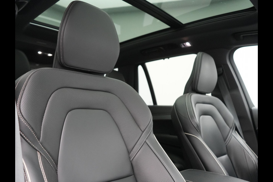 Volvo XC90 T8 Recharge AWD Ultimate Dark LONG RANGE 7 Persoons PHEV 455pk Dealer O.H. | Trekhaak Af Fabriek | Panodak | Head Up | Adaptive Cruise | Harman / Kardon | Lederen Sportstoelen Memory & Verwarmd | 360 Camera | Keyless | Blis | Stuur Verwarmd | 22"L.M | Plug In Hybrid |