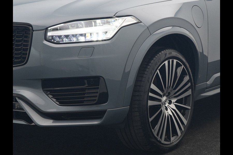 Volvo XC90 T8 Recharge AWD Ultimate Dark LONG RANGE 7 Persoons PHEV 455pk Dealer O.H. | Trekhaak Af Fabriek | Panodak | Head Up | Adaptive Cruise | Harman / Kardon | Lederen Sportstoelen Memory & Verwarmd | 360 Camera | Keyless | Blis | Stuur Verwarmd | 22"L.M | Plug In Hybrid |