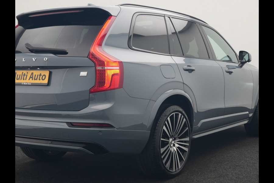 Volvo XC90 T8 Recharge AWD Ultimate Dark LONG RANGE 7 Persoons PHEV 455pk Dealer O.H. | Trekhaak Af Fabriek | Panodak | Head Up | Adaptive Cruise | Harman / Kardon | Lederen Sportstoelen Memory & Verwarmd | 360 Camera | Keyless | Blis | Stuur Verwarmd | 22"L.M | Plug In Hybrid |
