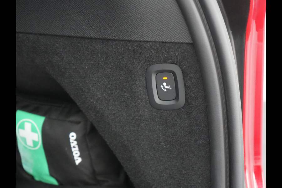 Volvo XC90 T8 Recharge AWD Ultimate Dark LONG RANGE 7 Persoons PHEV 455pk Dealer O.H. | Trekhaak Af Fabriek | Panodak | Head Up | Adaptive Cruise | Harman / Kardon | Lederen Sportstoelen Memory & Verwarmd | 360 Camera | Keyless | Blis | Stuur Verwarmd | 22"L.M | Plug In Hybrid |