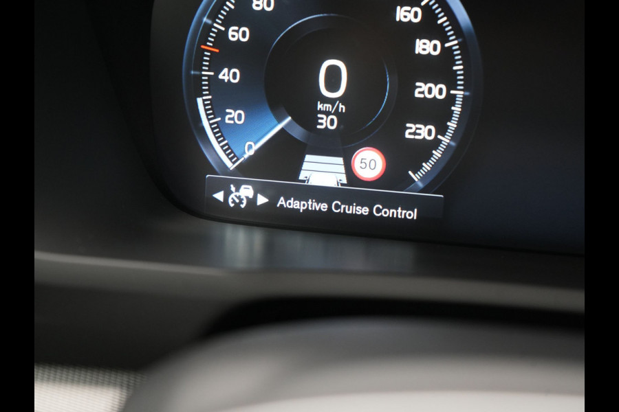 Volvo XC90 T8 Recharge AWD Ultimate Dark LONG RANGE 7 Persoons PHEV 455pk Dealer O.H. | Trekhaak Af Fabriek | Panodak | Head Up | Adaptive Cruise | Harman / Kardon | Lederen Sportstoelen Memory & Verwarmd | 360 Camera | Keyless | Blis | Stuur Verwarmd | 22"L.M | Plug In Hybrid |