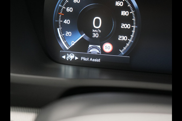 Volvo XC90 T8 Recharge AWD Ultimate Dark LONG RANGE 7 Persoons PHEV 455pk Dealer O.H. | Trekhaak Af Fabriek | Panodak | Head Up | Adaptive Cruise | Harman / Kardon | Lederen Sportstoelen Memory & Verwarmd | 360 Camera | Keyless | Blis | Stuur Verwarmd | 22"L.M | Plug In Hybrid |