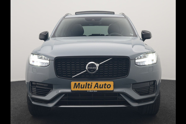 Volvo XC90 T8 Recharge AWD Ultimate Dark LONG RANGE 7 Persoons PHEV 455pk Dealer O.H. | Trekhaak Af Fabriek | Panodak | Head Up | Adaptive Cruise | Harman / Kardon | Lederen Sportstoelen Memory & Verwarmd | 360 Camera | Keyless | Blis | Stuur Verwarmd | 22"L.M | Plug In Hybrid |