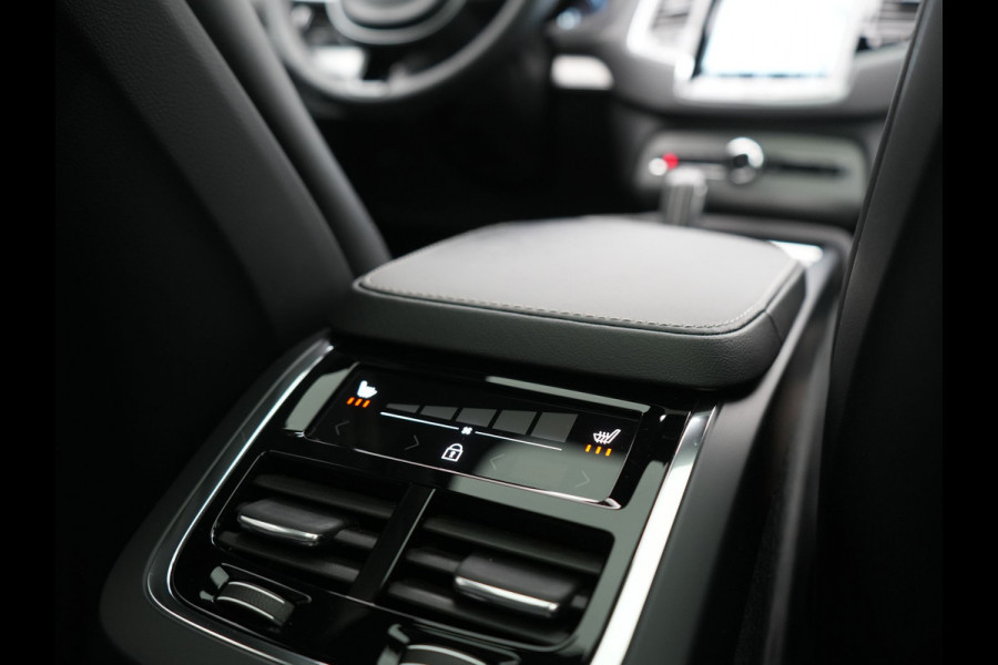 Volvo XC90 T8 Recharge AWD Ultimate Dark LONG RANGE 7 Persoons PHEV 455pk Dealer O.H. | Trekhaak Af Fabriek | Panodak | Head Up | Adaptive Cruise | Harman / Kardon | Lederen Sportstoelen Memory & Verwarmd | 360 Camera | Keyless | Blis | Stuur Verwarmd | 22"L.M | Plug In Hybrid |