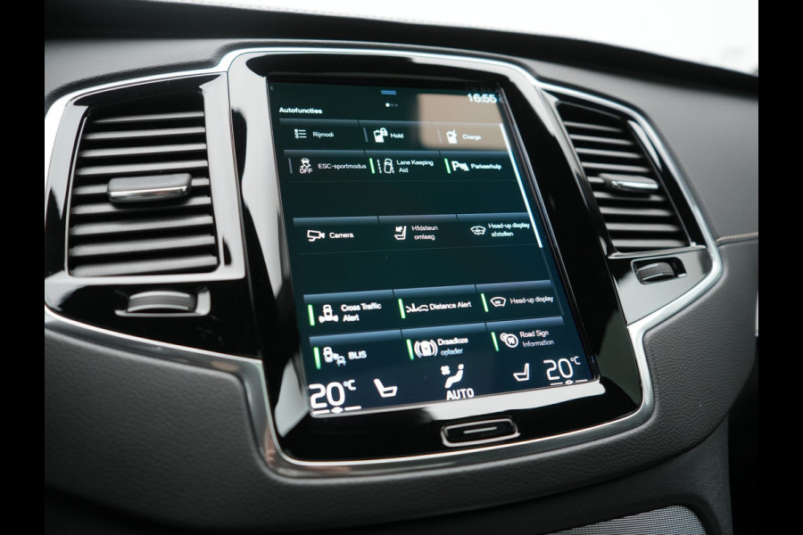 Volvo XC90 T8 Recharge AWD Ultimate Dark LONG RANGE 7 Persoons PHEV 455pk Dealer O.H. | Trekhaak Af Fabriek | Panodak | Head Up | Adaptive Cruise | Harman / Kardon | Lederen Sportstoelen Memory & Verwarmd | 360 Camera | Keyless | Blis | Stuur Verwarmd | 22"L.M | Plug In Hybrid |