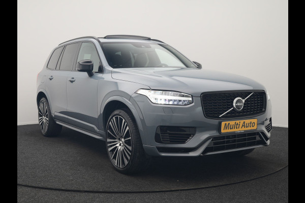 Volvo XC90 T8 Recharge AWD Ultimate Dark LONG RANGE 7 Persoons PHEV 455pk Dealer O.H. | Trekhaak Af Fabriek | Panodak | Head Up | Adaptive Cruise | Harman / Kardon | Lederen Sportstoelen Memory & Verwarmd | 360 Camera | Keyless | Blis | Stuur Verwarmd | 22"L.M | Plug In Hybrid |