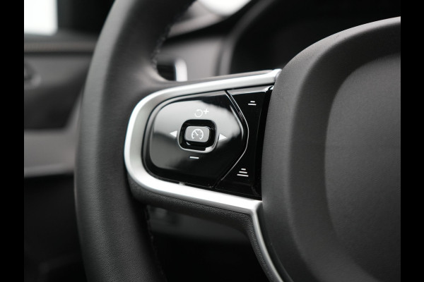 Volvo XC90 T8 Recharge AWD Ultimate Dark LONG RANGE 7 Persoons PHEV 455pk Dealer O.H. | Trekhaak Af Fabriek | Panodak | Head Up | Adaptive Cruise | Harman / Kardon | Lederen Sportstoelen Memory & Verwarmd | 360 Camera | Keyless | Blis | Stuur Verwarmd | 22"L.M | Plug In Hybrid |