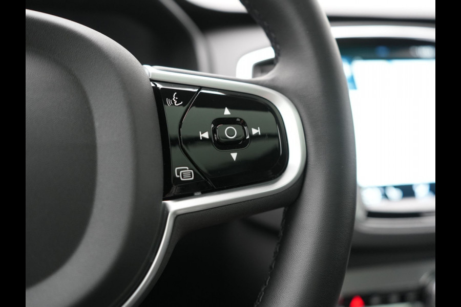 Volvo XC90 T8 Recharge AWD Ultimate Dark LONG RANGE 7 Persoons PHEV 455pk Dealer O.H. | Trekhaak Af Fabriek | Panodak | Head Up | Adaptive Cruise | Harman / Kardon | Lederen Sportstoelen Memory & Verwarmd | 360 Camera | Keyless | Blis | Stuur Verwarmd | 22"L.M | Plug In Hybrid |
