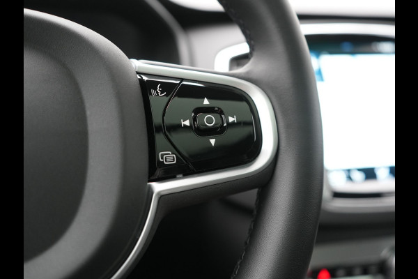 Volvo XC90 T8 Recharge AWD Ultimate Dark LONG RANGE 7 Persoons PHEV 455pk Dealer O.H. | Trekhaak Af Fabriek | Panodak | Head Up | Adaptive Cruise | Harman / Kardon | Lederen Sportstoelen Memory & Verwarmd | 360 Camera | Keyless | Blis | Stuur Verwarmd | 22"L.M | Plug In Hybrid |
