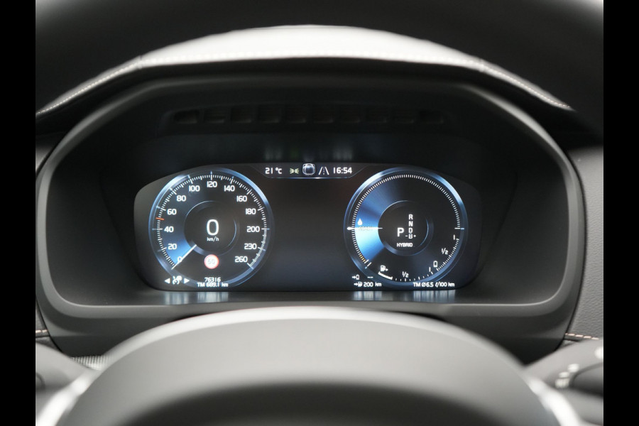 Volvo XC90 T8 Recharge AWD Ultimate Dark LONG RANGE 7 Persoons PHEV 455pk Dealer O.H. | Trekhaak Af Fabriek | Panodak | Head Up | Adaptive Cruise | Harman / Kardon | Lederen Sportstoelen Memory & Verwarmd | 360 Camera | Keyless | Blis | Stuur Verwarmd | 22"L.M | Plug In Hybrid |