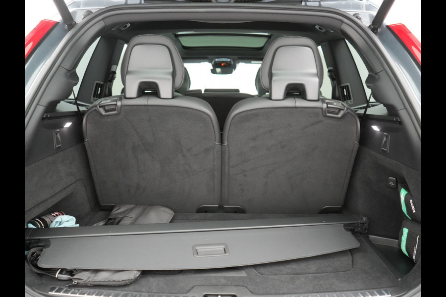 Volvo XC90 T8 Recharge AWD Ultimate Dark LONG RANGE 7 Persoons PHEV 455pk Dealer O.H. | Trekhaak Af Fabriek | Panodak | Head Up | Adaptive Cruise | Harman / Kardon | Lederen Sportstoelen Memory & Verwarmd | 360 Camera | Keyless | Blis | Stuur Verwarmd | 22"L.M | Plug In Hybrid |
