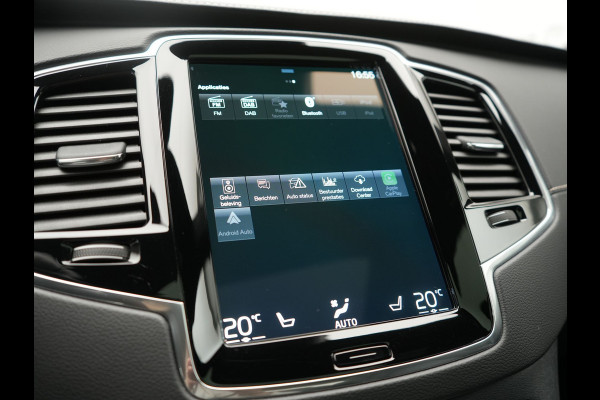 Volvo XC90 T8 Recharge AWD Ultimate Dark LONG RANGE 7 Persoons PHEV 455pk Dealer O.H. | Trekhaak Af Fabriek | Panodak | Head Up | Adaptive Cruise | Harman / Kardon | Lederen Sportstoelen Memory & Verwarmd | 360 Camera | Keyless | Blis | Stuur Verwarmd | 22"L.M | Plug In Hybrid |
