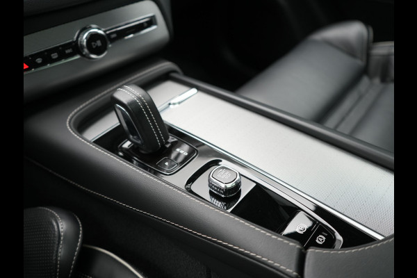 Volvo XC90 T8 Recharge AWD Ultimate Dark LONG RANGE 7 Persoons PHEV 455pk Dealer O.H. | Trekhaak Af Fabriek | Panodak | Head Up | Adaptive Cruise | Harman / Kardon | Lederen Sportstoelen Memory & Verwarmd | 360 Camera | Keyless | Blis | Stuur Verwarmd | 22"L.M | Plug In Hybrid |