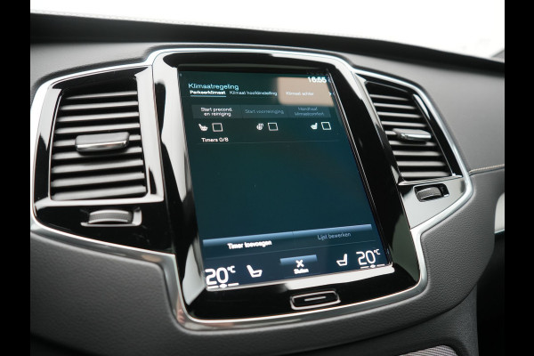 Volvo XC90 T8 Recharge AWD Ultimate Dark LONG RANGE 7 Persoons PHEV 455pk Dealer O.H. | Trekhaak Af Fabriek | Panodak | Head Up | Adaptive Cruise | Harman / Kardon | Lederen Sportstoelen Memory & Verwarmd | 360 Camera | Keyless | Blis | Stuur Verwarmd | 22"L.M | Plug In Hybrid |