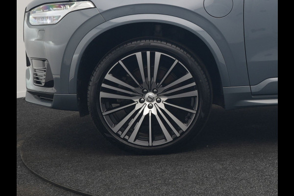 Volvo XC90 T8 Recharge AWD Ultimate Dark LONG RANGE 7 Persoons PHEV 455pk Dealer O.H. | Trekhaak Af Fabriek | Panodak | Head Up | Adaptive Cruise | Harman / Kardon | Lederen Sportstoelen Memory & Verwarmd | 360 Camera | Keyless | Blis | Stuur Verwarmd | 22"L.M | Plug In Hybrid |