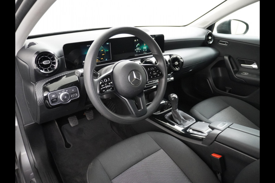 Mercedes-Benz A-Klasse 180 Navi Virtual-Cockpit AMG Camera Ecc Cruise Control Pdc Keyless Stoelverwarming Regen-Lichtsensor Led Lmv Bluetooth