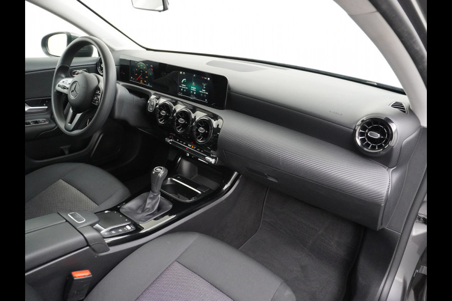 Mercedes-Benz A-Klasse 180 Navi Virtual-Cockpit AMG Camera Ecc Cruise Control Pdc Keyless Stoelverwarming Regen-Lichtsensor Led Lmv Bluetooth