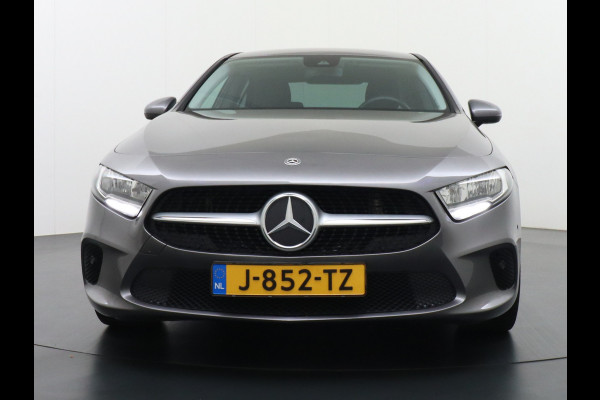 Mercedes-Benz A-Klasse 180 Navi Virtual-Cockpit AMG Camera Ecc Cruise Control Pdc Keyless Stoelverwarming Regen-Lichtsensor Led Lmv Bluetooth