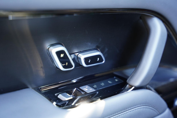 Land Rover Range Rover P 615 SV / Two-Tone Interieur / NL-Auto / BTW