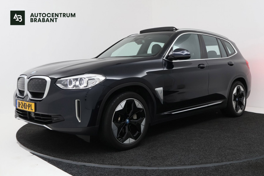 BMW iX3 High Executive 80 kWh M-pakket (1e eigenaar, NL-auto, Dealer OnderH, Trekhaak, Panoramadak, Camera, Leder, StoelV, Etc)