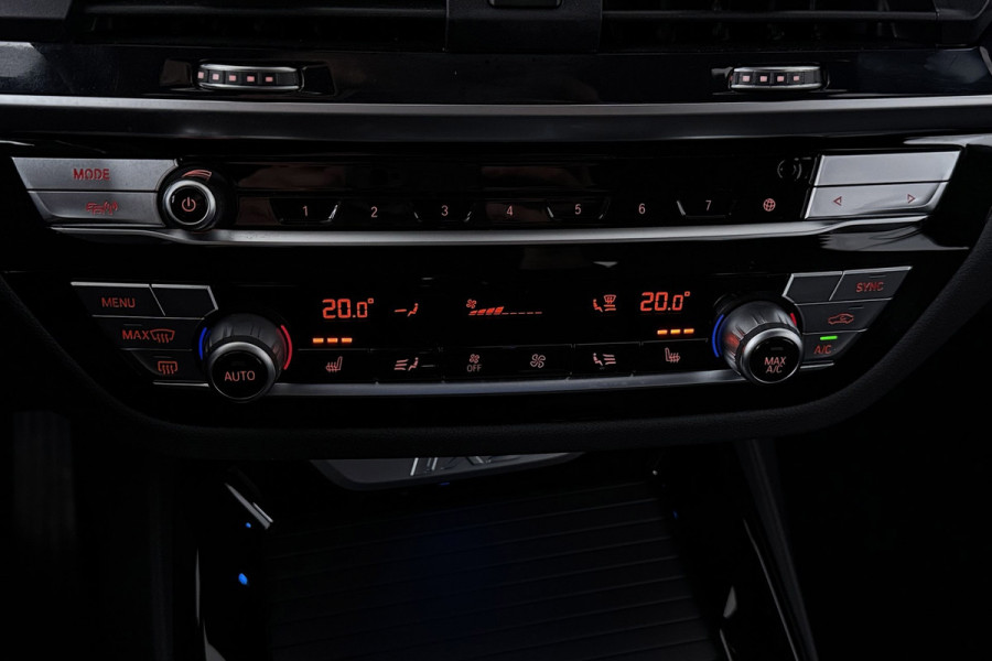 BMW iX3 High Executive 80 kWh M-pakket (1e eigenaar, NL-auto, Dealer OnderH, Trekhaak, Panoramadak, Camera, Leder, StoelV, Etc)